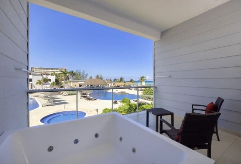 سوییت جونیور لوکس با چشم‌انداز دریا, Hideaway At Royalton Blue Waters, An Autograph Collection All Inclusive Resort   Adults Only