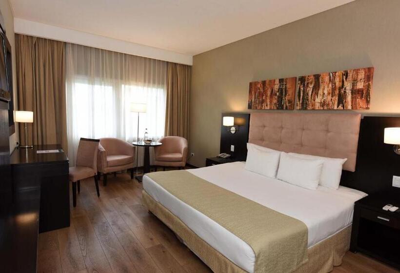 Superior Room King Size Bed, Howard Johnson  & Convention Center Ezeiza