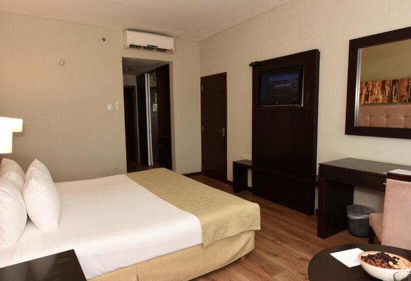 اتاق سوپریور با تخت بزرگ, Howard Johnson Resort & Convention Center Ezeiza