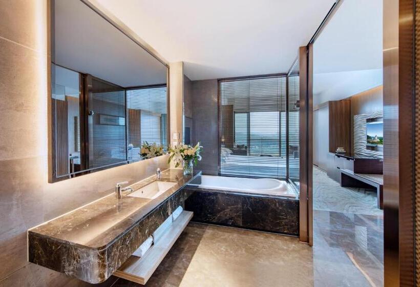 اتاق لوکس با چشم‌انداز دریاچه, Mission Hills Hotel Resorts Dongguan