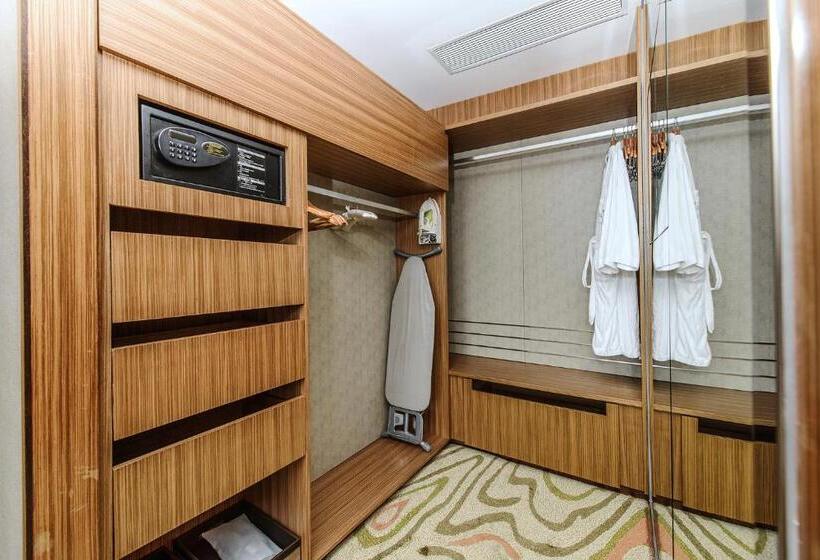 اتاق لوکس با چشم‌انداز دریاچه, Mission Hills Hotel Resorts Dongguan