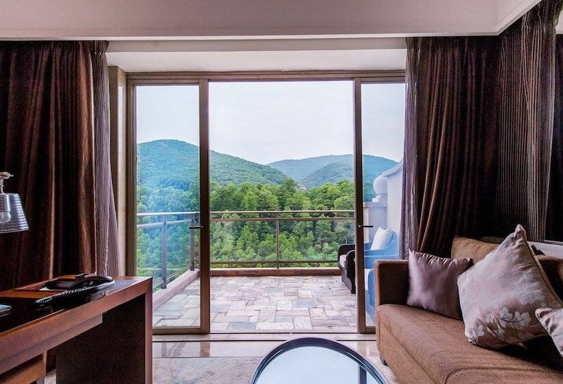 Premium room w/ mountain view, Mission Hills Hotel Resorts Dongguan