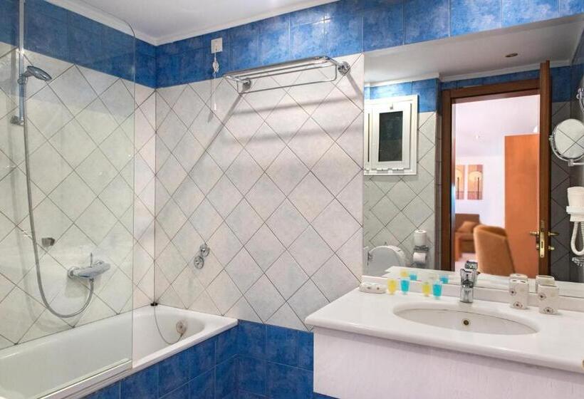 سوییت با چشم‌انداز دریا, Pyrgos