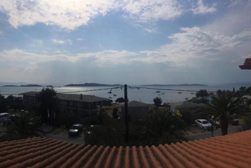 سوییت با چشم‌انداز دریا, Pyrgos