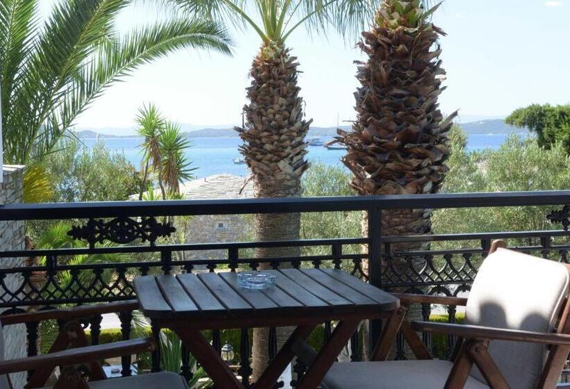 اتاق لوکس با چشم‌انداز دریا, Pyrgos