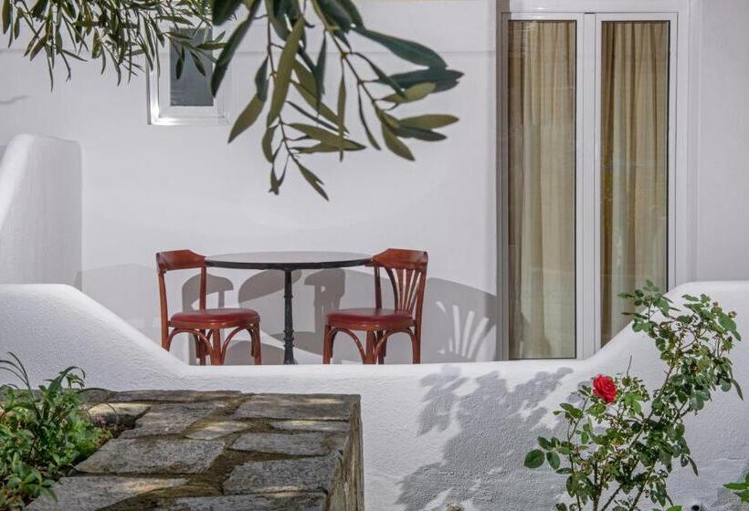 اتاق اکونومی, Pyrgos