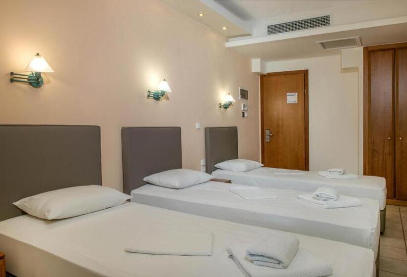 Economy Triple Room, Pyrgos