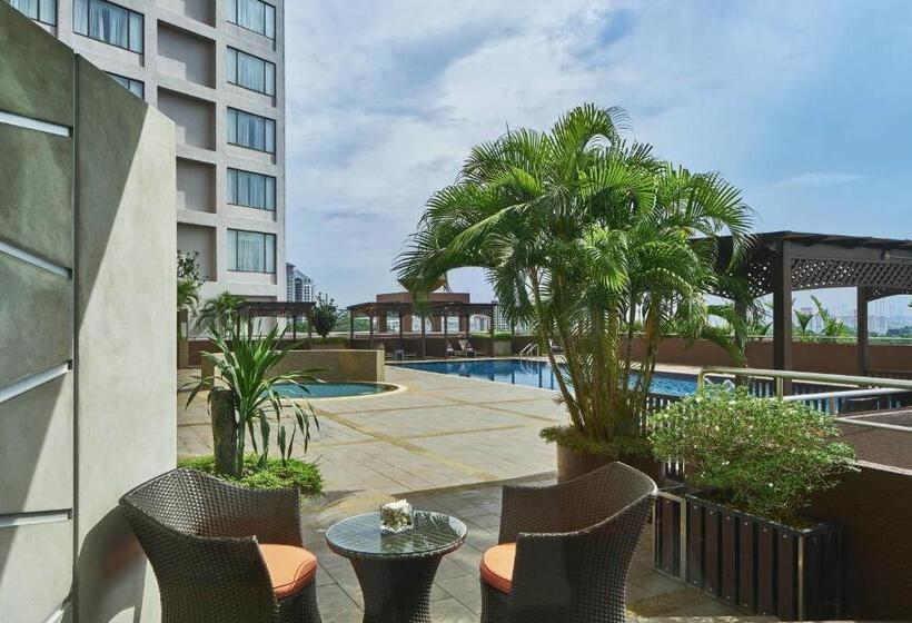 اتاق استاندارد با تخت بزرگ, Renaissance Johor Bahru