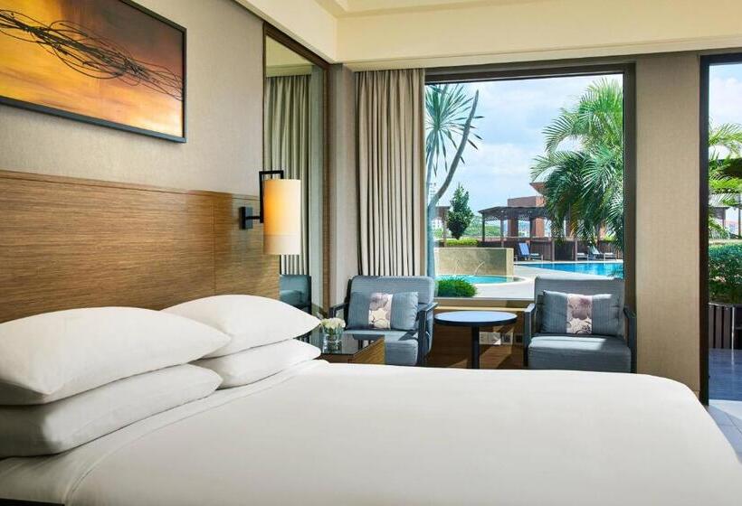 Standard Room King Size Bed, Renaissance Johor Bahru