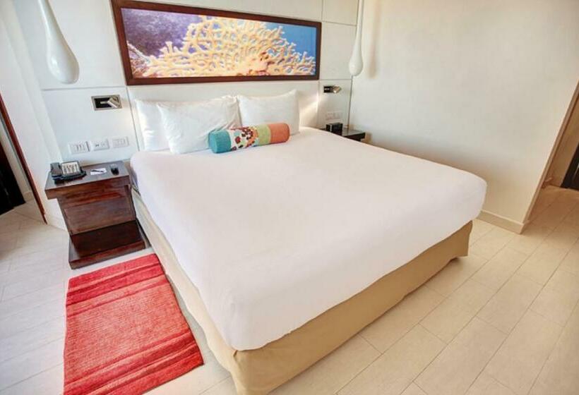 اتاق لوکس با چشم‌انداز دریا, Hideaway At Royalton Blue Waters, An Autograph Collection All Inclusive Resort   Adults Only