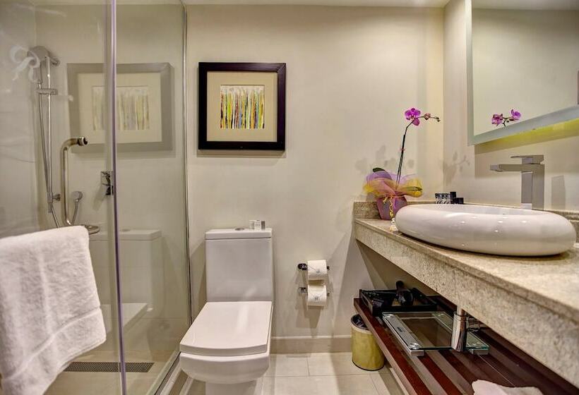 اتاق لوکس با چشم‌انداز دریا, Hideaway At Royalton Blue Waters, An Autograph Collection All Inclusive Resort   Adults Only