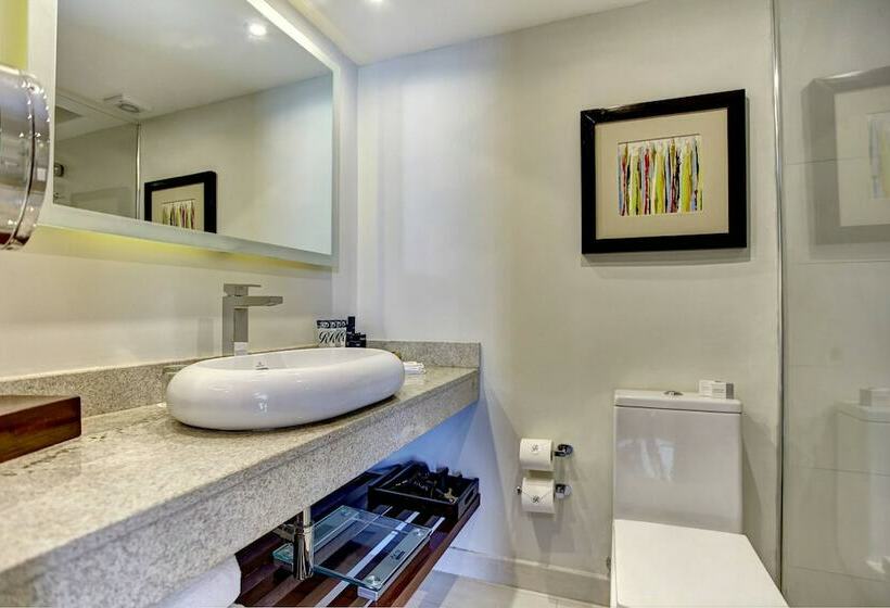 اتاق لوکس با چشم‌انداز دریا, Hideaway At Royalton Blue Waters, An Autograph Collection All Inclusive Resort   Adults Only