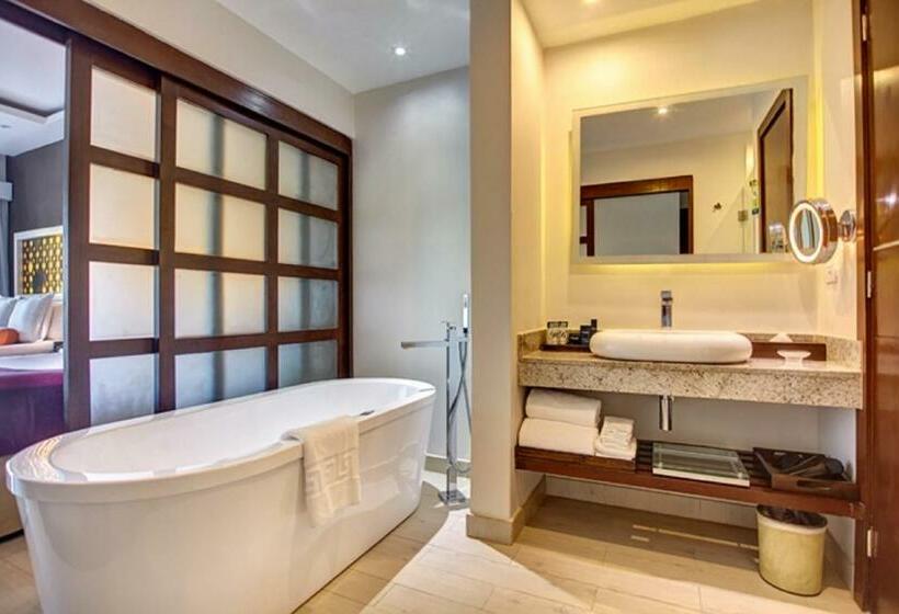 سوئیت جونیور کلوب با چشم‌انداز دریا, Hideaway At Royalton Blue Waters, An Autograph Collection All Inclusive Resort   Adults Only