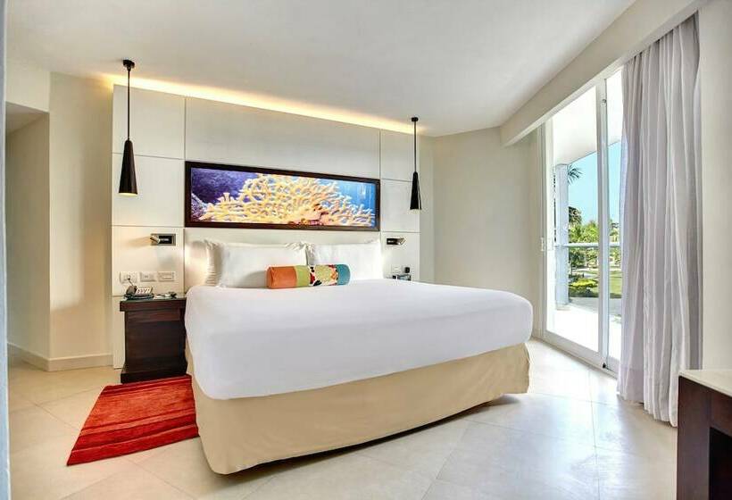 سوییت جونیور لوکس با چشم‌انداز دریا, Hideaway At Royalton Blue Waters, An Autograph Collection All Inclusive Resort   Adults Only