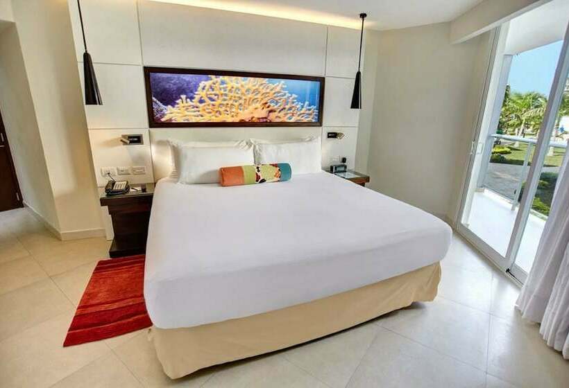 Deluxe Junior Suite Meerblick, Hideaway At Royalton Blue Waters, An Autograph Collection Allinclusive Resort – Adults Only