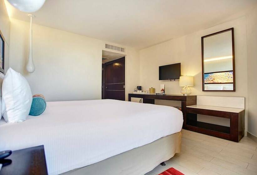 سوییت جونیور لوکس با چشم‌انداز دریا, Hideaway At Royalton Blue Waters, An Autograph Collection All Inclusive Resort   Adults Only