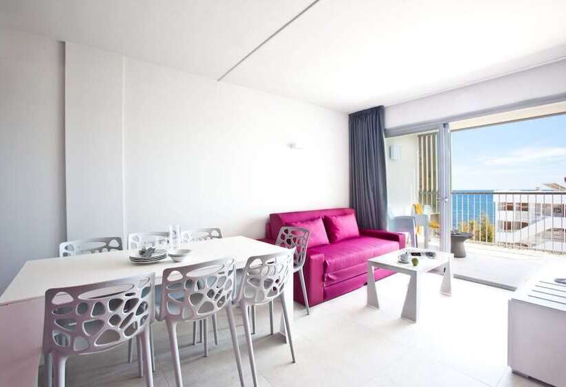 Appartement met 3 Slaapkamers en Uitzicht op Zee aan de Zijkant, Ryans Ibiza Apartments  Only Adults