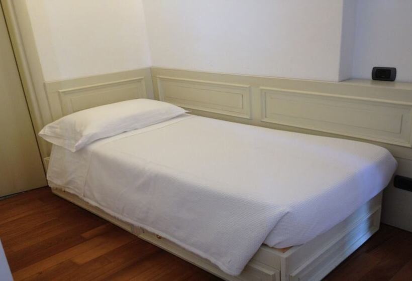 Chambre Standard Individuelle, Albergo Ristorante Paradiso