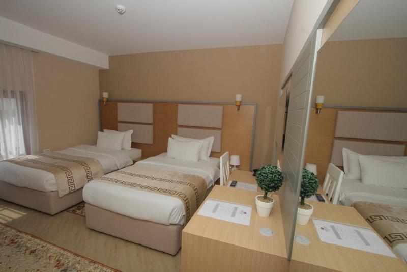 اتاق استاندارد سه نفره, Capital Tirana