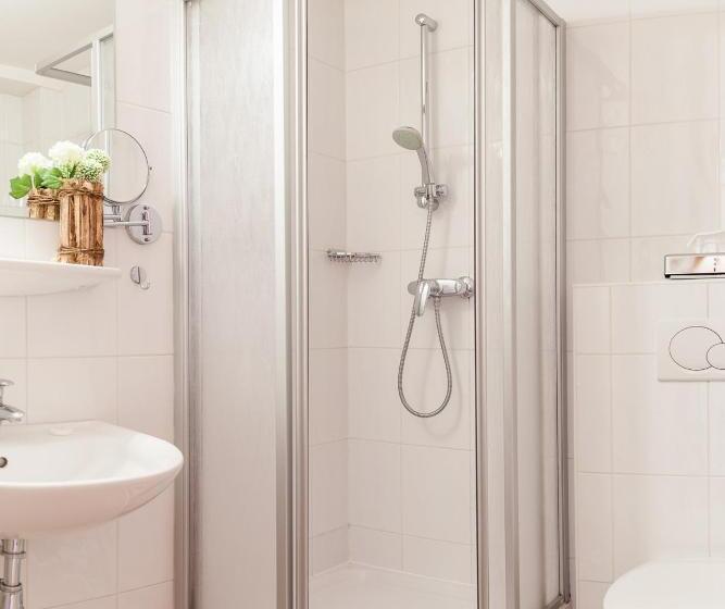 اتاق استاندارد چهارنفره با بالکن, Glasererhaus