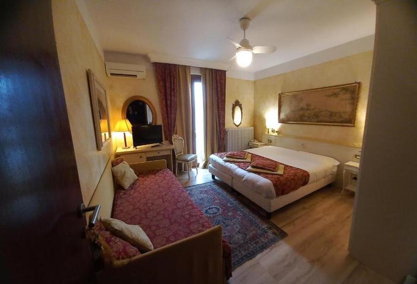 اتاق استاندارد با چشم‌انداز دریاچه, San Marino