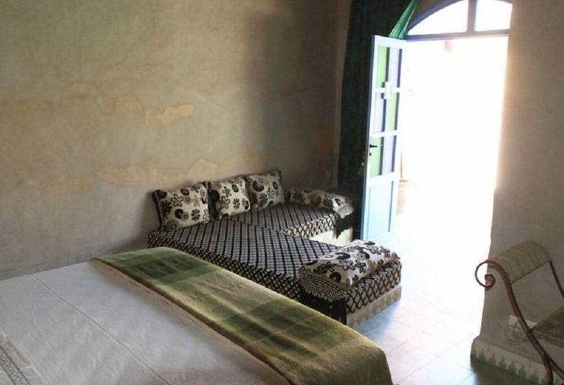 Standard Triple Room, Riad Dar Dzahra