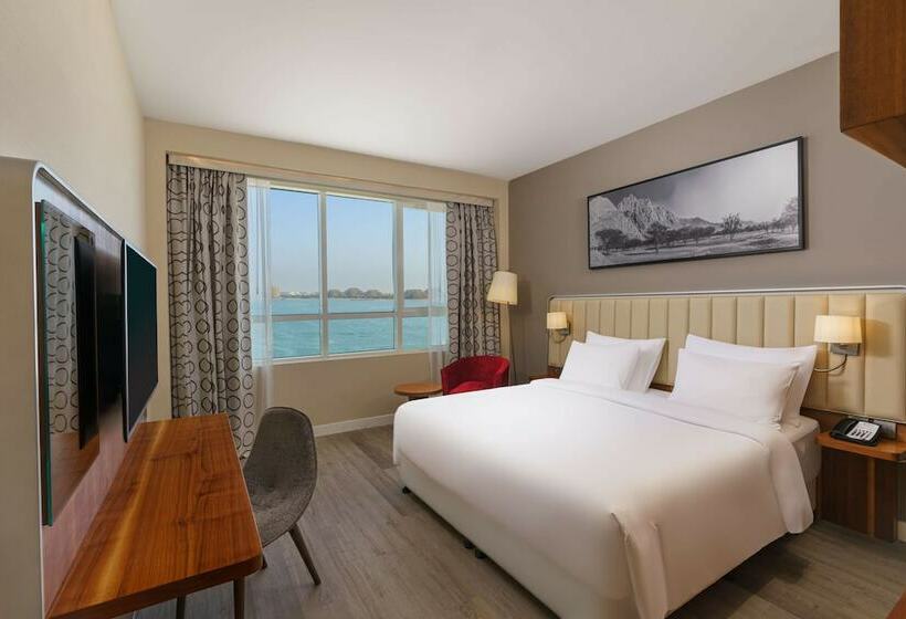 اتاق خانوادگی با چشم‌انداز جانبی دریا, Marjan Island Resort & Spa
