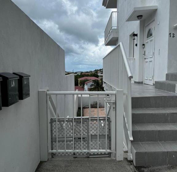 اتاق استاندارد با چشم‌انداز باغ, Menpour Apartments Complex