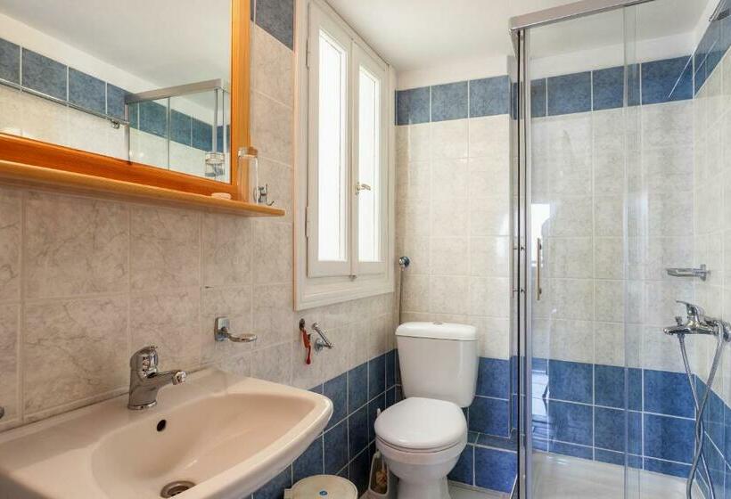 اتاق استاندارد سه نفره, Akti Fine Rooms
