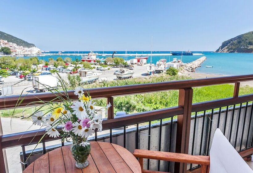اتاق استاندارد سه نفره, Akti Fine Rooms