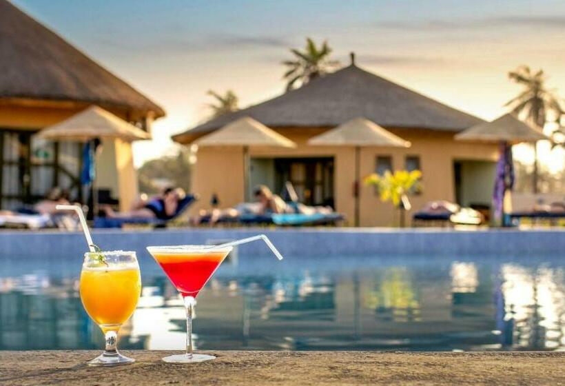اتاق استاندارد با چشم‌انداز استخر, Bamboo Village Resort