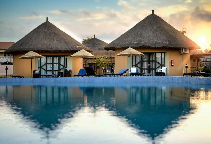 اتاق استاندارد با چشم‌انداز استخر, Bamboo Village Resort
