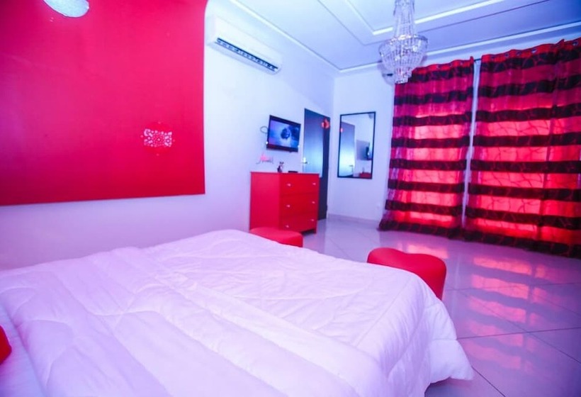 اتاق رمانتیک, Complexe Hôtelier Akparo