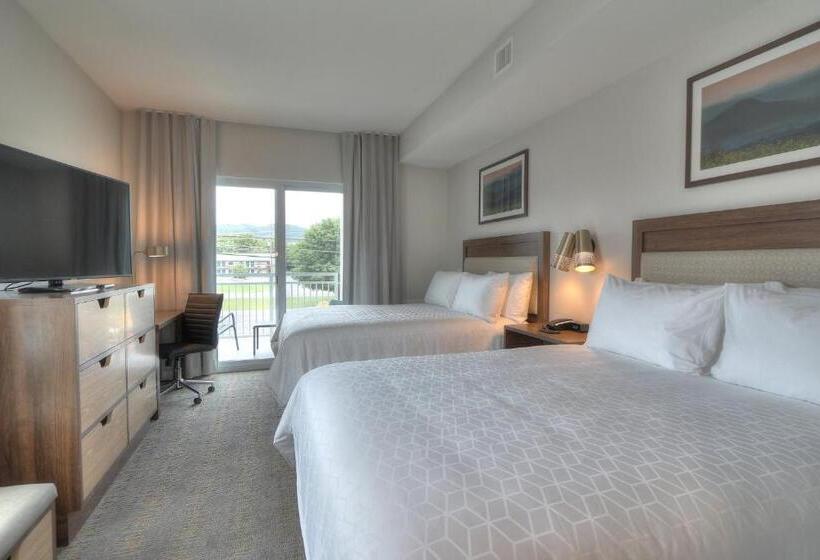 Suite Queen Bed, Holiday Inn & Suites Pigeon Forge Convention Center, An Ihg