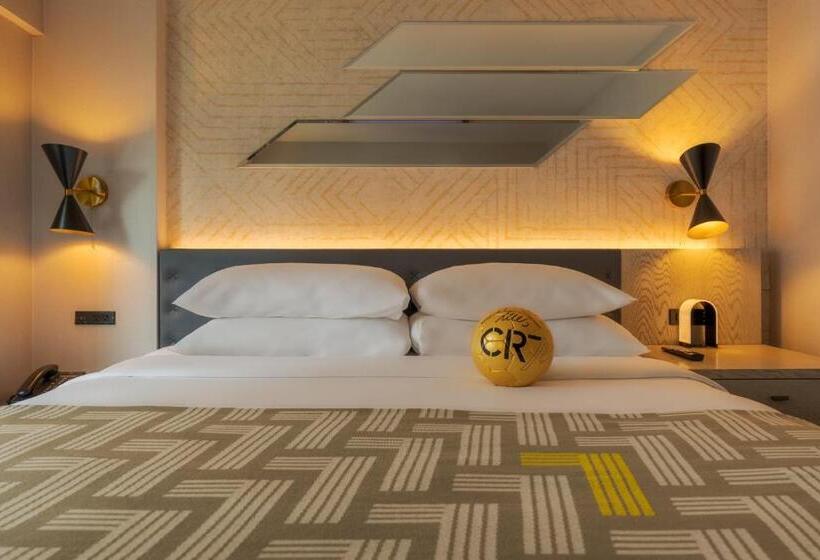 اتاق سوپریور با تخت بزرگ, Pestana Cr7 Times Square