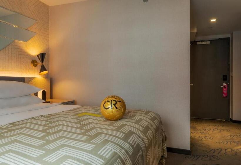 اتاق سوپریور با تخت بزرگ, Pestana Cr7 Times Square