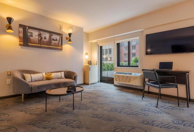 سوئیت جونیور با چشم‌انداز, Pestana Cr7 Times Square