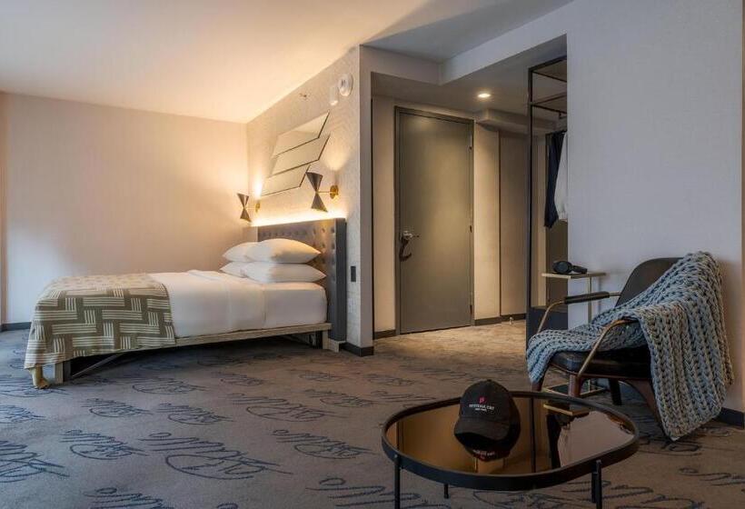 سوئیت جونیور با چشم‌انداز, Pestana Cr7 Times Square