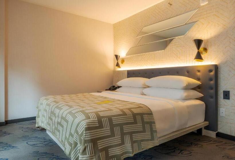 سوئیت جونیور با چشم‌انداز, Pestana Cr7 Times Square