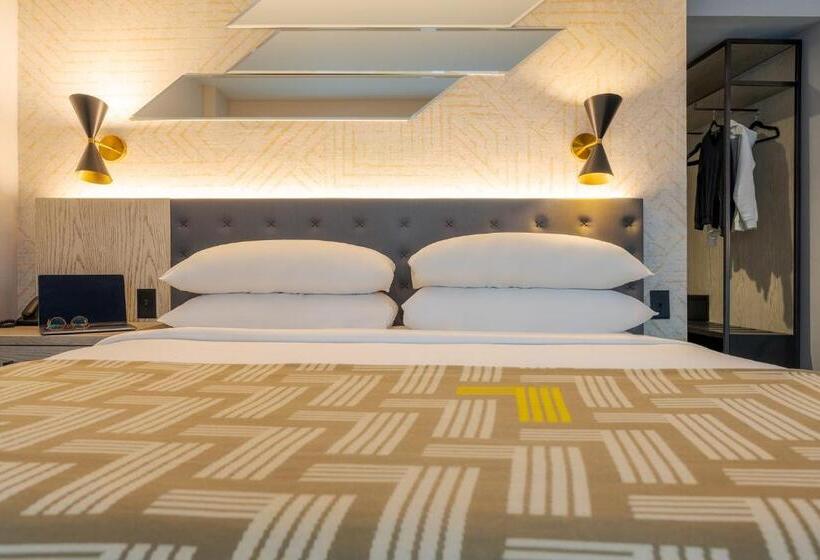 سوئیت جونیور با چشم‌انداز, Pestana Cr7 Times Square