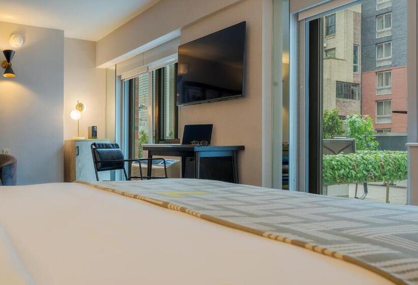 سوئیت جونیور با چشم‌انداز, Pestana Cr7 Times Square