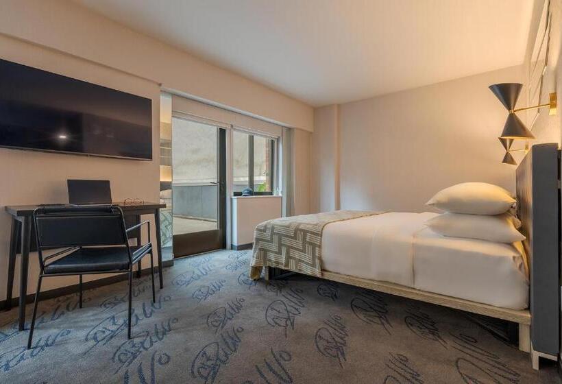 سوئیت جونیور با چشم‌انداز, Pestana Cr7 Times Square