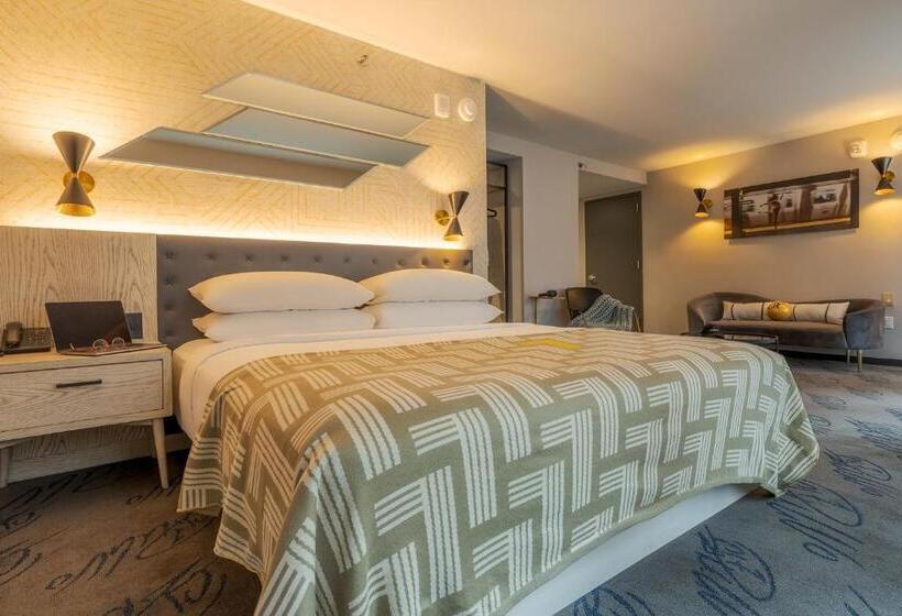 سوئیت جونیور با چشم‌انداز, Pestana Cr7 Times Square