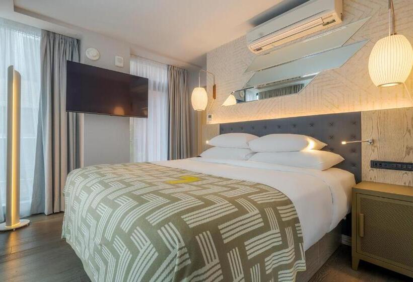 سوئیت جونیور با چشم‌انداز, Pestana Cr7 Times Square