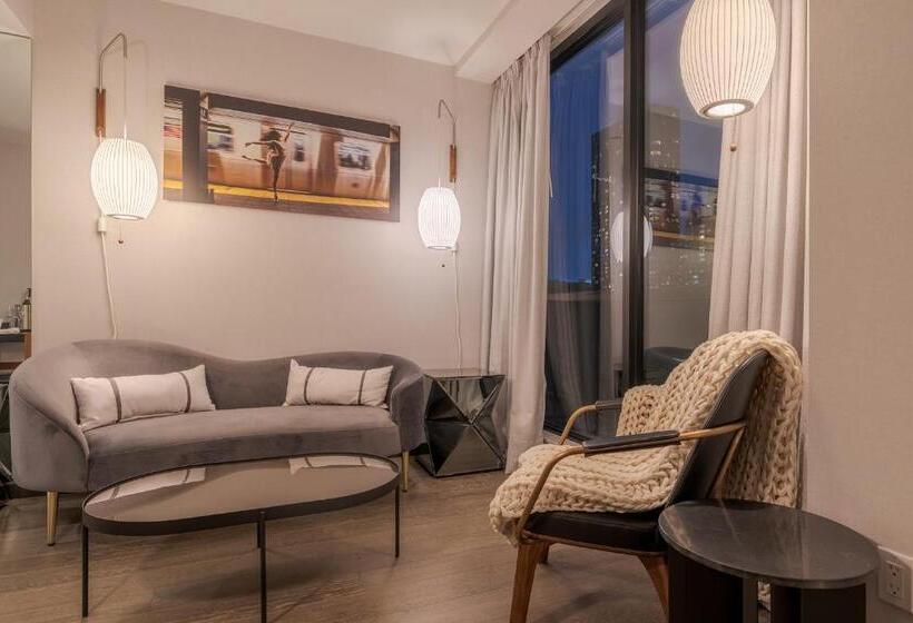 سوئیت جونیور با چشم‌انداز, Pestana Cr7 Times Square
