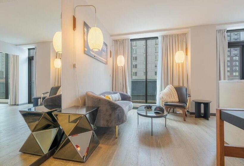 سوئیت جونیور با چشم‌انداز, Pestana Cr7 Times Square