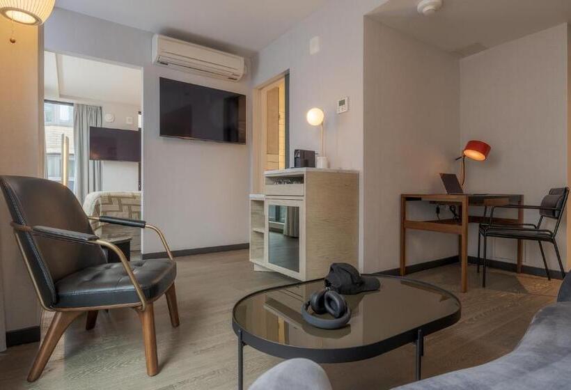 سوئیت جونیور با چشم‌انداز, Pestana Cr7 Times Square