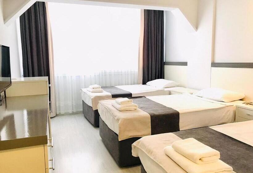 اتاق استاندارد سه نفره, Roxx Royal