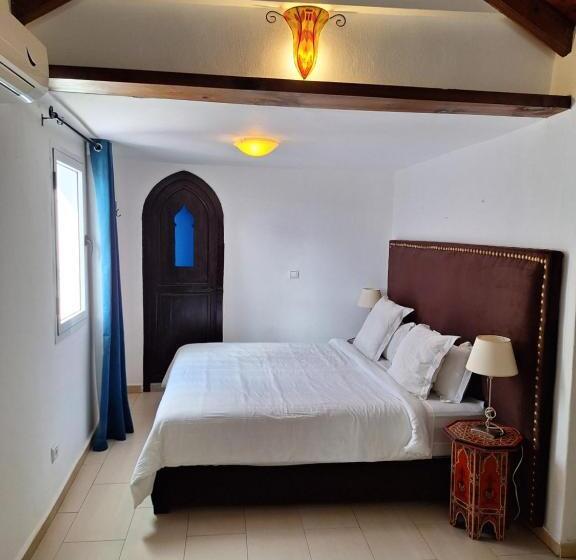 اتاق لوکس, Dar Gabriel