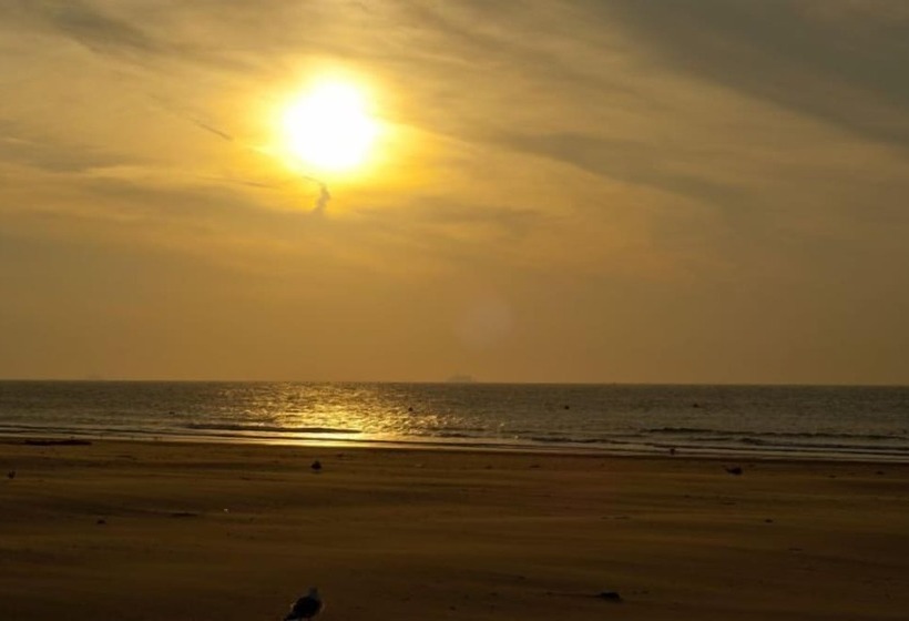اتاق لوکس با چشم‌انداز دریا, Eden Beach Saint Louis